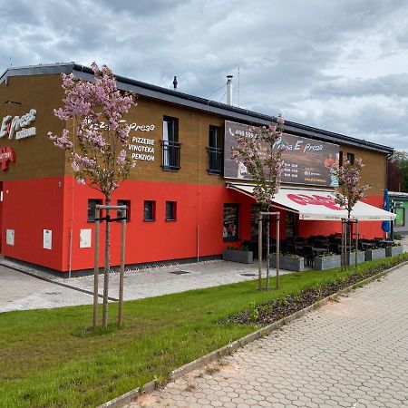 Hotel Penzion Kuzelna à Trutnov Extérieur photo