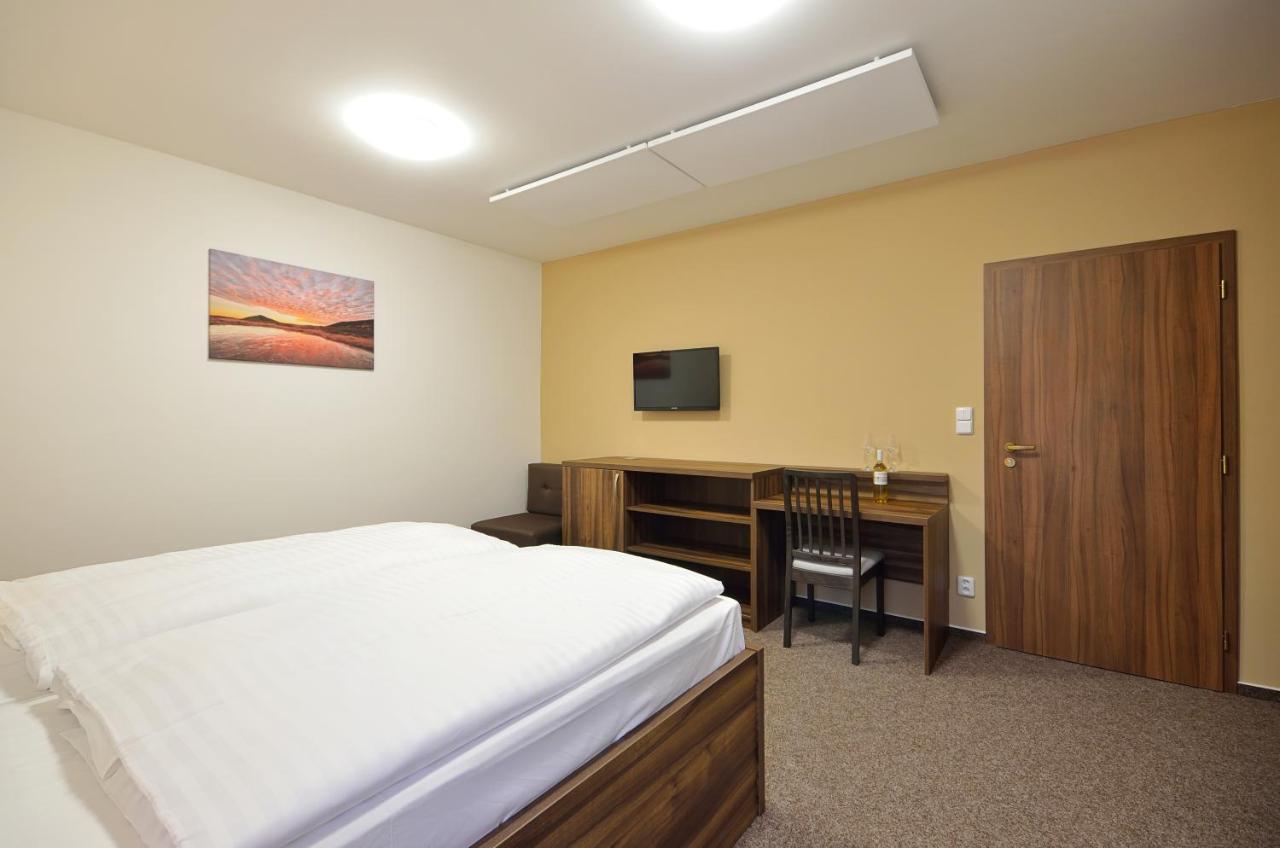 Hotel Penzion Kuzelna à Trutnov Extérieur photo